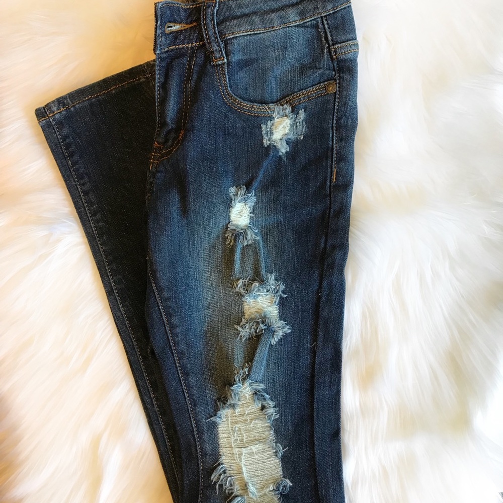 DISTRESSED DENIM JEANS